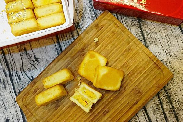 小潘鳳凰酥┃板橋美食必吃。鹹蛋黃鹹香可口,大人小孩都喜歡 小潘鳳凰酥┃板橋美食必吃。鹹蛋黃鹹香可口,大人小孩都喜歡