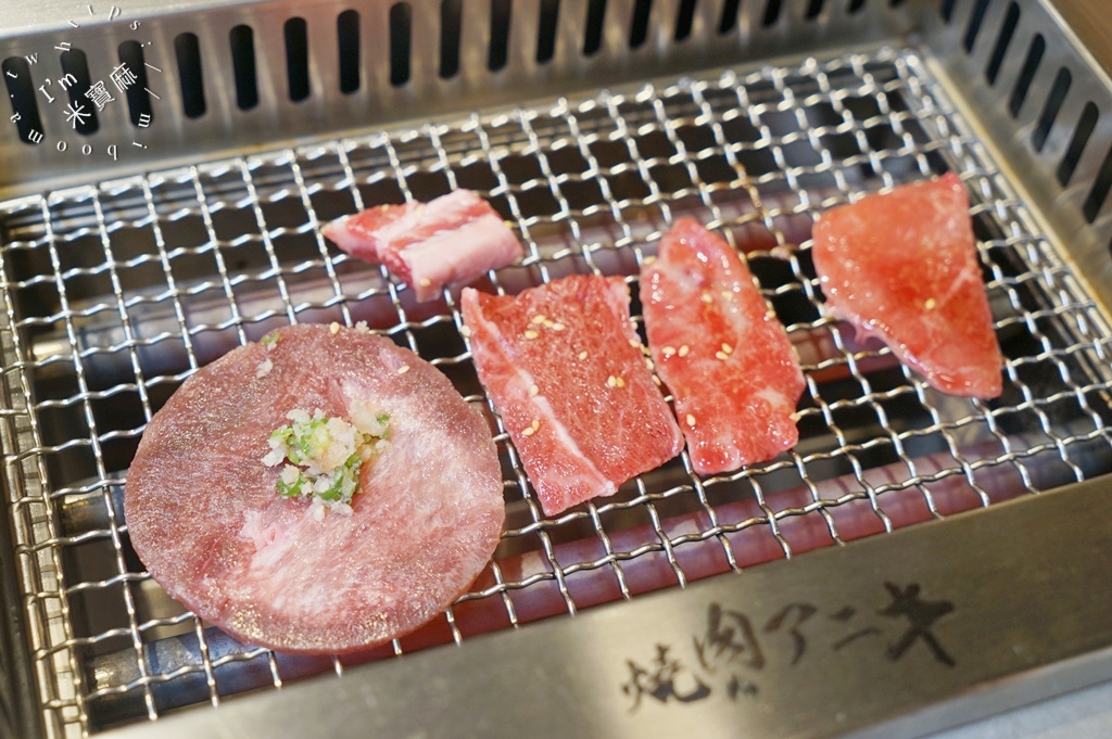 燒肉老大アニキ-燒肉Aniki┃板橋個人燒肉。沙拉冷熱飲自助無限、肉品多選擇，銅板價加購吃更豐富 @米寶麻幸福滿載