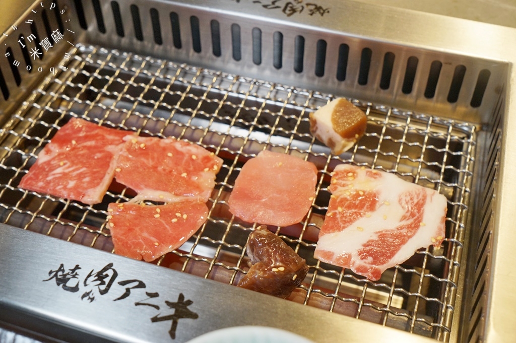 燒肉老大アニキ-燒肉Aniki┃板橋個人燒肉。沙拉冷熱飲自助無限、肉品多選擇，銅板價加購吃更豐富 @米寶麻幸福滿載