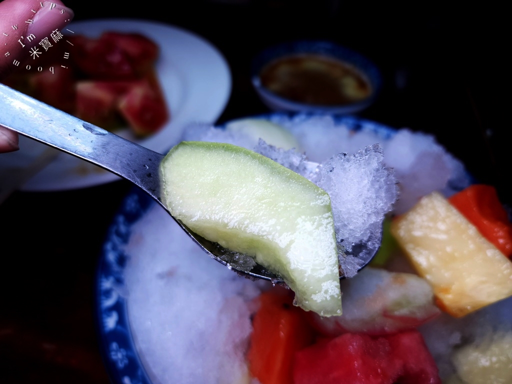 珍果水果吧┃萬華華西街美食。經典番茄盤必吃、還有各式水果汁、傳統剉冰都很不錯