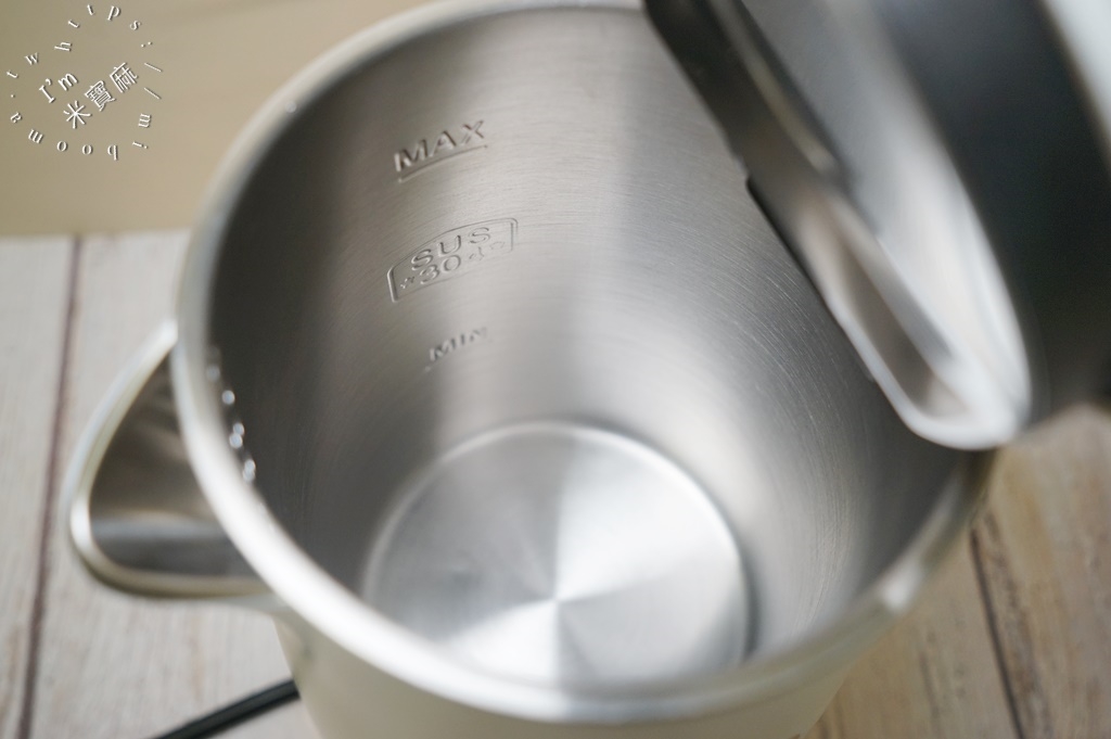 SANSUI山水 1.7L不鏽鋼智能溫控電茶壺┃七段智能控溫、LED觸控面板、雙層防燙 快煮壺，防乾燒加熱更安全