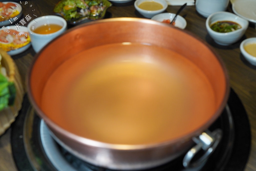 望享涮涮屋┃台北高級火鍋。超質感火鍋料理、親切桌邊服務，活魚料理有夠鮮、從前菜到甜點都非常可以