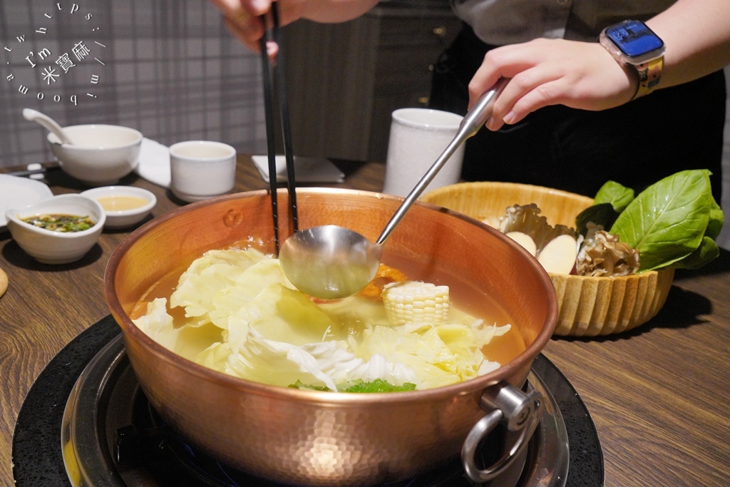 望享涮涮屋┃台北高級火鍋。超質感火鍋料理、親切桌邊服務，活魚料理有夠鮮、從前菜到甜點都非常可以