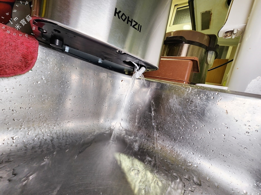 KOHZII 康馳 手提式全自動製冰機┃7分鐘快速製冰、提到戶外也很方便。1.8L大容量水箱、800g儲冰籃，夏天就靠這個了!