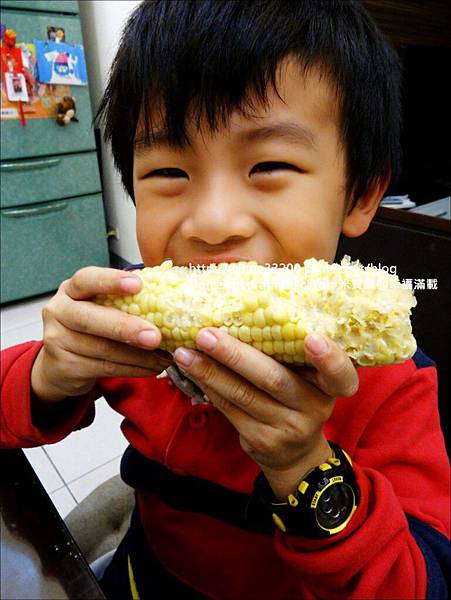 【試吃】蔬果工場：北海道水果牛奶玉米♥直接吃  甜度就很翻倍♥