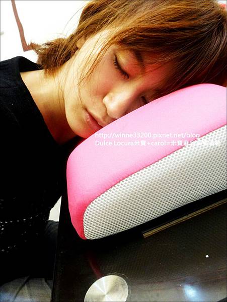 【小物】GreySa格蕾莎：折疊式午睡枕♥吃飽不壓胃 手麻感bye~♥