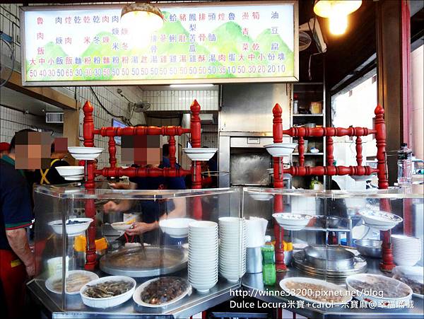 【食。小吃。中正紀念堂站】金峰魯肉飯。觀光客的最愛。翻桌率十足的排隊店家