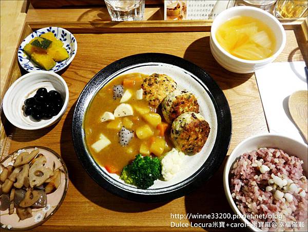 【素食。餐廳】原粹蔬食作。大坪林捷運站3號出口。飯和湯可無限續。