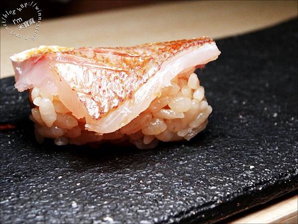 【食。南京復興壽司】一期一會 鮨。無菜單握壽司。空運食材新鮮美味。800、1200元菜單選擇