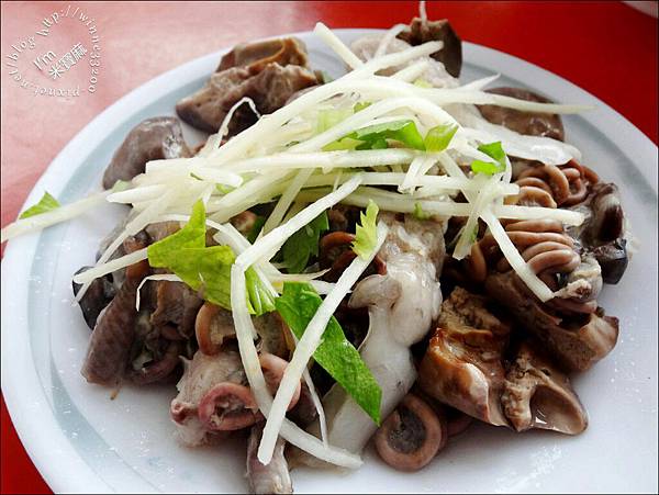 【食。台南】學甲虱目魚粥店。肉燥飯首推。虱目魚少了土味，多了鮮味♥台南人的早午餐♥