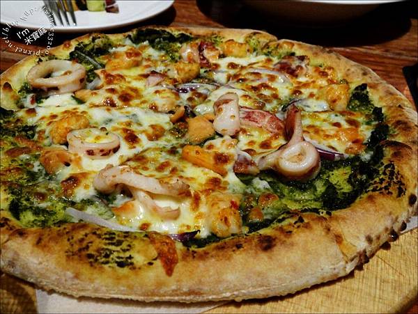 【食。板橋】薄多義義式手工披薩。板橋誠品店。相聚好所在 。新北耶誕城。