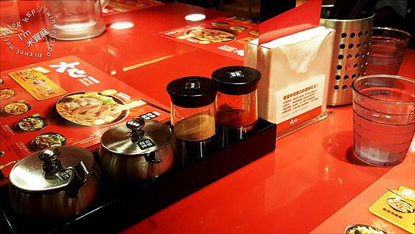 【食。台北車站美食】大心新泰式麵食。微風車站重口味麵食。瓦城旗下新品牌