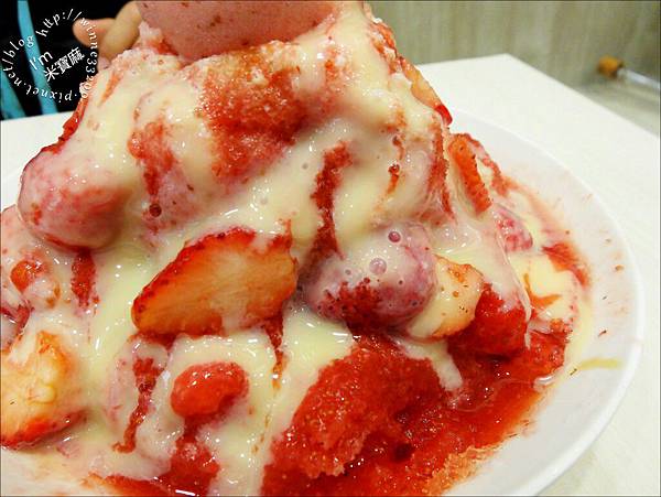 【食。捷運東門站】府城台南美食&芒果皇帝。吃完鹹的吃甜的♥草莓季必吃草莓冰
