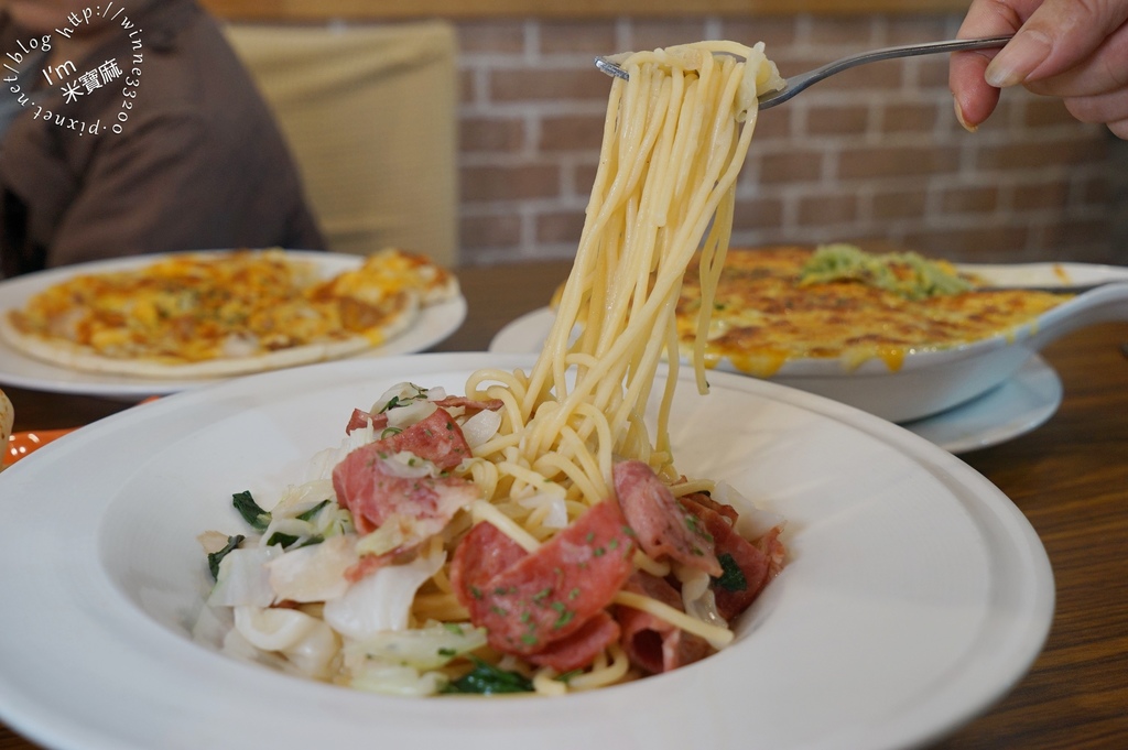 Win Win Pasta 景安店┃中和義大利麵。比臉大的焗烤來這吃。飲料濃湯自助無限