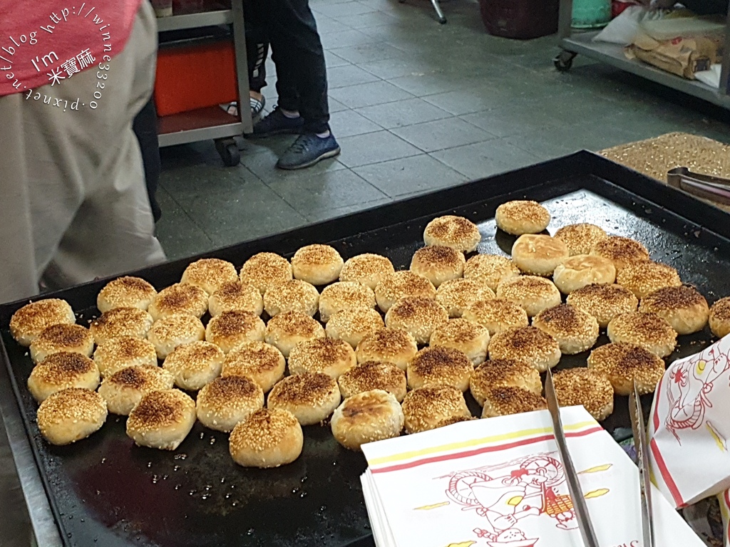 士林燒餅┃士林夜市超人氣美食。台灣人最愛排隊?六種口味燒餅、酥餅居然賣到翻掉 @米寶麻幸福滿載