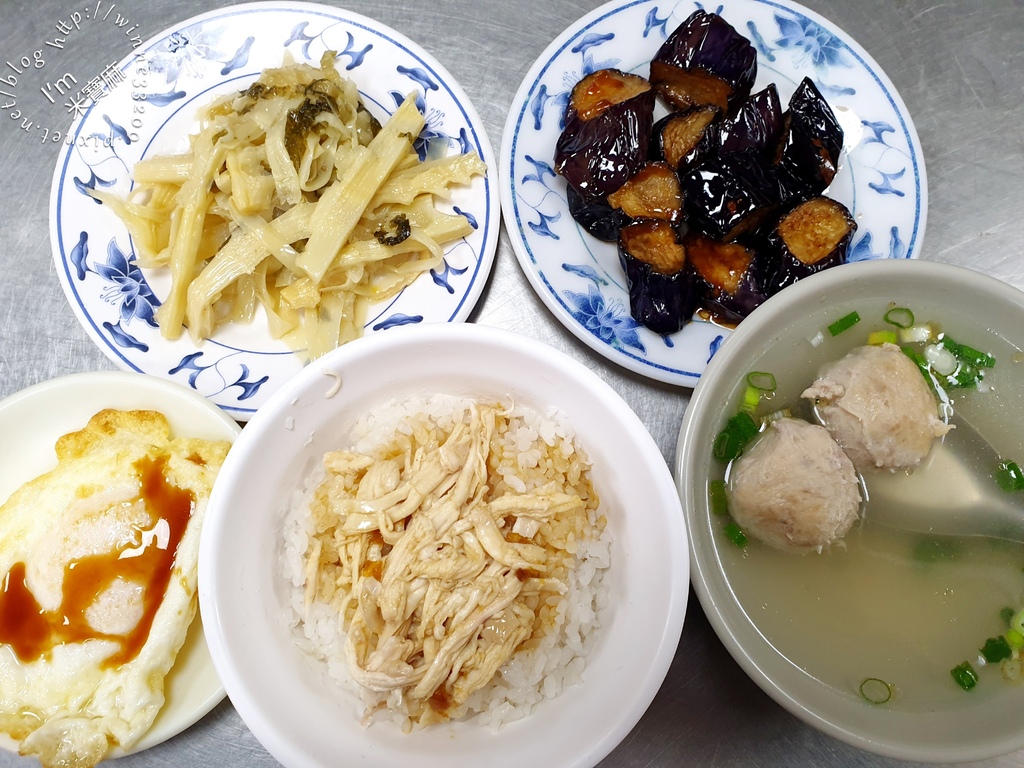 梁記雞肉飯┃松江南京站美食。半熟蛋+雞肉飯是老饕吃法。老司機愛店