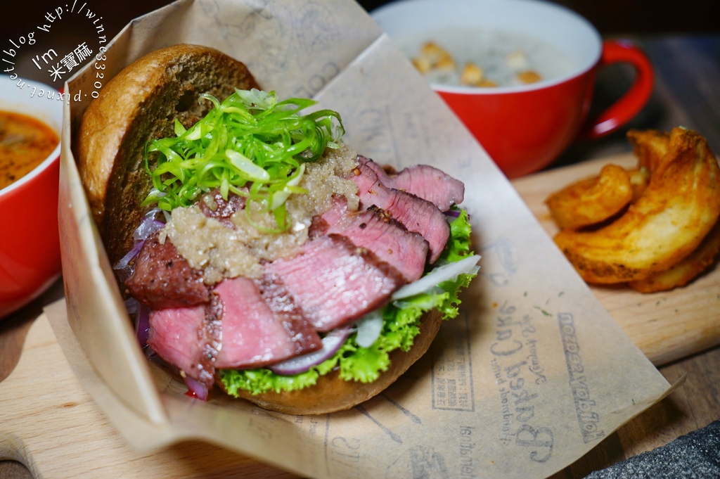 角落utopia┃板橋漢堡。30種口味顛覆你的視覺及味蕾。平價大份量漢堡來這裡吃