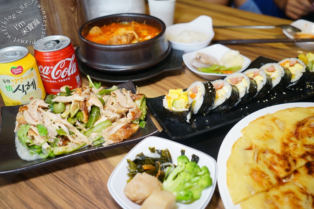 弘大1號出口┃木柵韓式料理。小菜無限續，山東燒雞、海鮮煎餅及鍋物都好吃