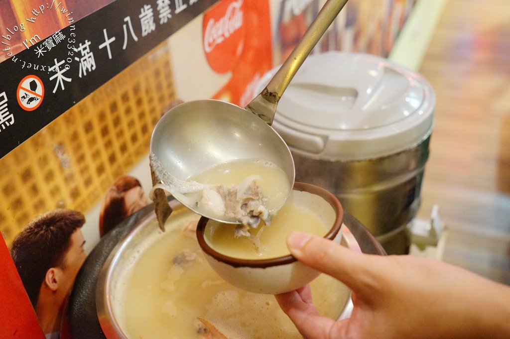 大江戶花式丼飯┃信義區日本料理。天使紅蝦肉質不軟綿超好吃。內用味噌湯及咖啡無限續!